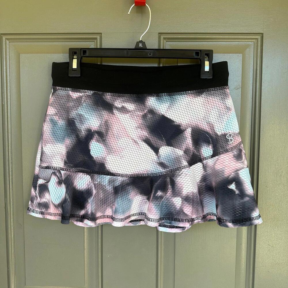 Stylish Athletic Shorts in Black and Pink